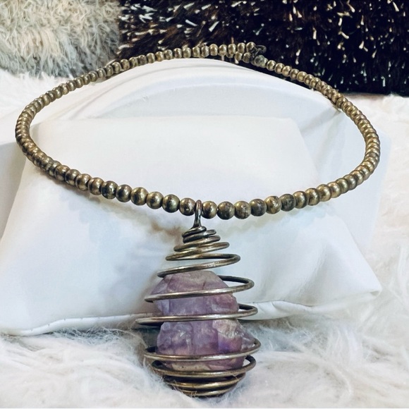 Vintage aged purple stone wired pendant choker necklace - Picture 6 of 7